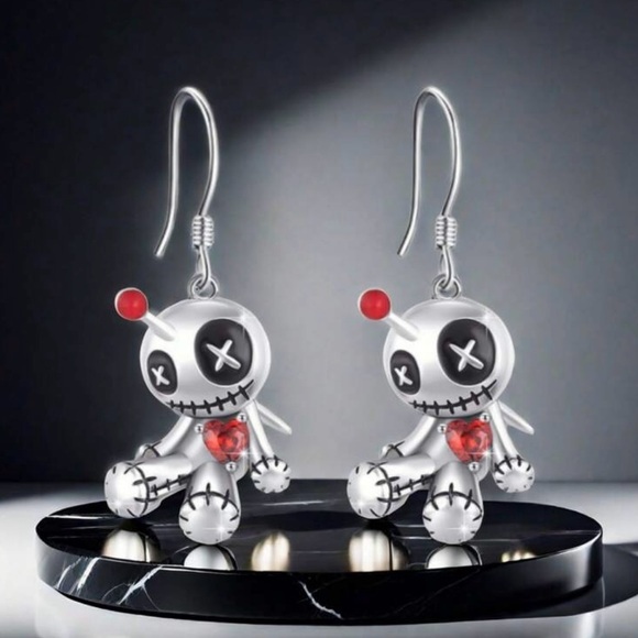 📍🖤GOTH VOODOO DOLL SPOOKY earrings NWT - Picture 1 of 8